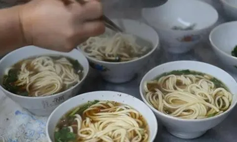 Vì sao bữa sáng không nên ăn mì? Không chỉ mì, 3 loại thực phẩm này cũng cần tránh xa