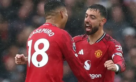 Kết quả Ngoại Hạng Anh: Thủ môn bị đuổi sau 5 phút, Chelsea thua Man Utd