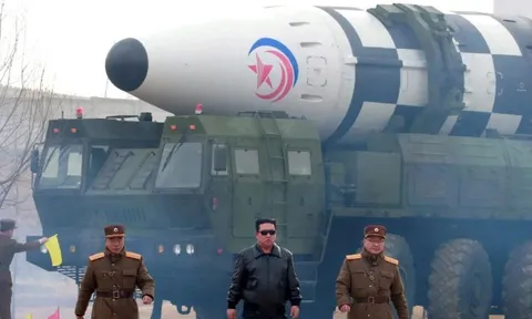 Chủ tịch Kim Jong-un tuyên bố Triều Tiên sở hữu 'vũ khí bí mật'
