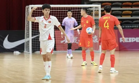 AFC dùng từ “đáng kinh ngạc” để ca ngợi tuyển Việt Nam, chê cầu thủ Trung Quốc đá thô bạo