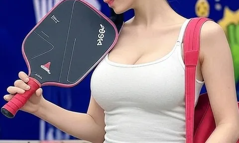 Sếp nữ chấn thương vẫn đòi đi đánh pickleball, ngã đè vào người khiến tôi ngượng đỏ mặt