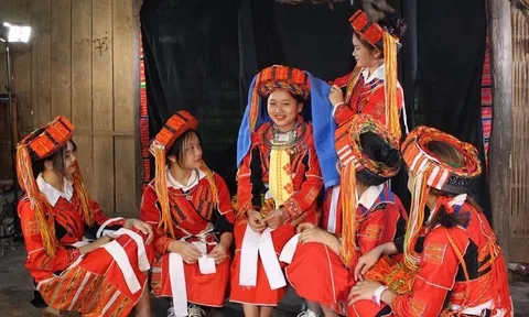 Hỗ trợ trang phục, tập huấn, dựng phim để gìn giữ lễ hội truyền thống