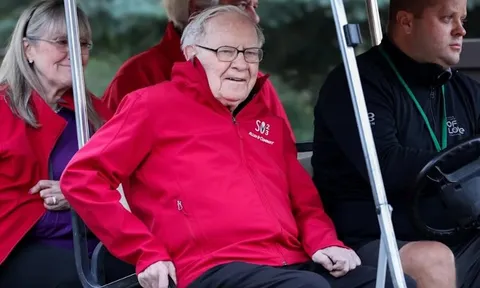 100 ngày đếm ngược huyền thoại Warren Buffett nghỉ hưu, 1 cổ phiếu hàng đầu danh mục có thể tiếp tục bị cắt giảm để bước sang kỷ nguyên mới