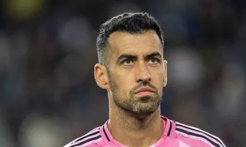 Busquets tuyên bố treo giày