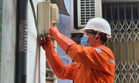 Công tơ đang hoạt động, vì sao điện lực TP.HCM lại thay mới?