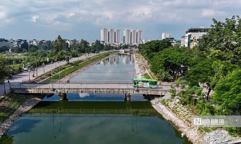 Hà Nội chỉ đạo xử lý nghiêm vụ xả trộm chất thải xuống sông Tô Lịch