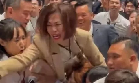 Vụ môi giới trèo cả lên bàn giật phiếu mua căn hộ ở TP HCM, chủ đầu tư nói "Chỉ là một khoảnh khắc ngắn"