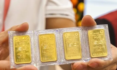 Vàng thế giới vượt 3.800 USD/ounce, trong nước lần đầu đạt 136 triệu đồng/lượng