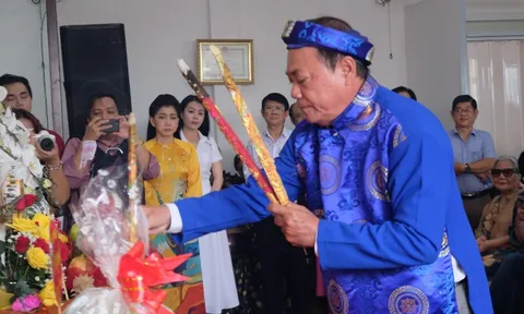 Toàn bộ tiền cúng giỗ tổ sân khấu dành giúp đồng bào bị ảnh hưởng bão Bualoi
