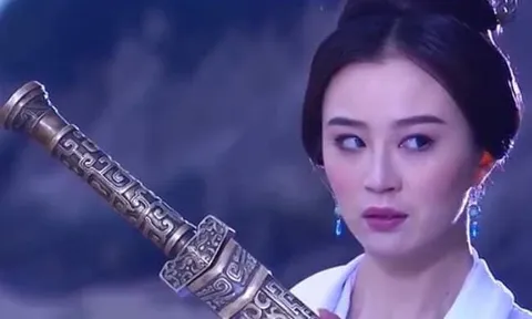 Tại sao Ỷ Thiên kiếm cắm trên núi Võ Đang mà không ai dám lấy?