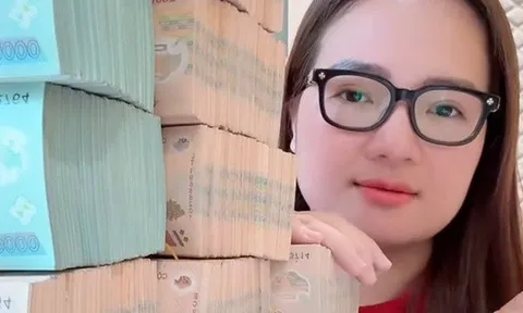 CLIP: Những màn khoe của "gây choáng" của Hoàng Hường