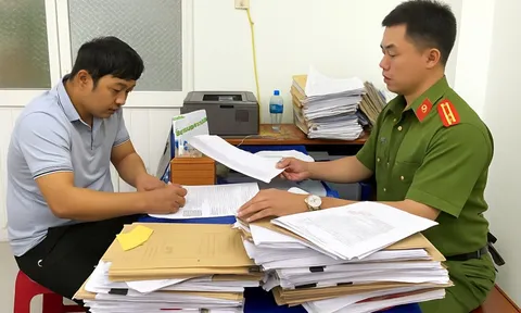 Bắt nhân viên kinh doanh Châu Văn Hậu
