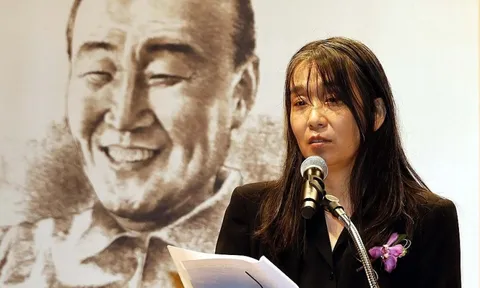 Nobel Văn chương: Nụ hôn tử thần?