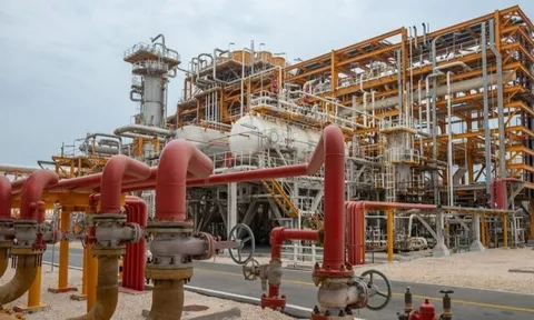 Vừa chốt mua hơn 40 tỷ USD LNG từ Mỹ, một khách 'sộp' lại ngỏ ý mua 50 tỷ m³ khí đốt từ quốc gia BRICS, tuyên bố muốn tiếp tục nhập khẩu trong nhiều năm tới