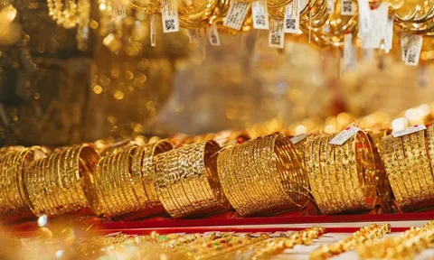 Giá vàng miếng SJC vượt 144 triệu đồng/lượng, cao nhất từ trước đến nay