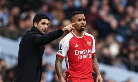 Ngôi sao của Arsenal được thúc giục "hãy về nhà"