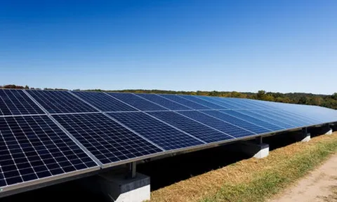 Trang trại điện mặt trời trên… bãi rác, sản xuất 8,2 triệu kWh “điện sạch”
