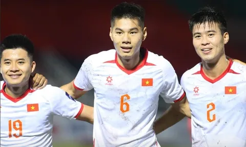 HLV Kim Sang-sik “xoay bài”, tuyển Việt Nam vẫn dễ “lâm nguy” sau chiến thắng nhạt nhoà
