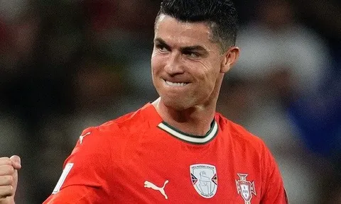 Ronaldo lập kỷ lục ở tuổi 40