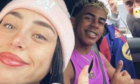 Lamine Yamal "sĩ nhất sân", được nữ rapper đón về sau buổi tập của Barcelona