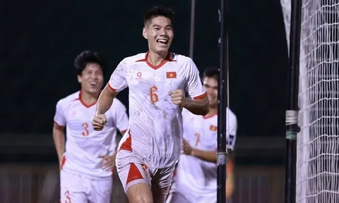 Trung vệ Nguyễn Hiểu Minh ngày càng chững chạc