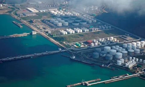 Quốc gia BRICS tuyên bố sẽ sản xuất gần 160 triệu tấn 'vàng lỏng', có khách mua đến 80 triệu tấn/năm với giá chiết khấu 30%: Sự 'kìm kẹp' của Mỹ và phương Tây lộ lỗ hổng?