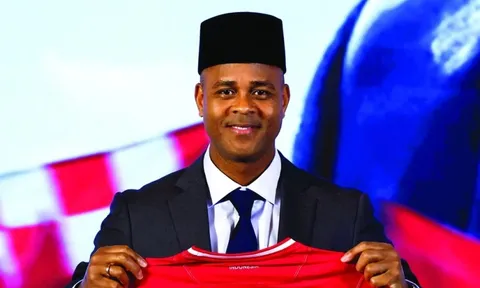 Indonesia tốn bao nhiêu tiền để sa thải HLV Kluivert?