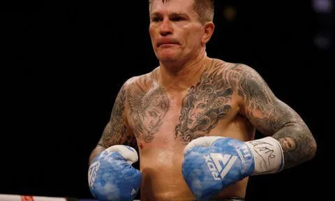 Nhà vô địch boxing Ricky Hatton treo cổ tại biệt thự 60 tỷ: Con trai xúc động bật khóc hé lộ mọi điều