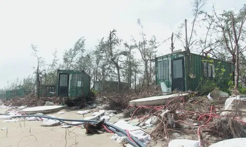 “Thiên đường container” độc nhất Hà Tĩnh tan hoang sau đợt sóng dữ