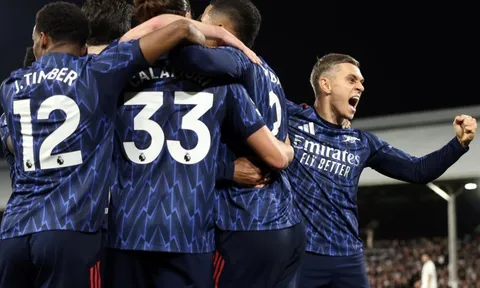 Arsenal giành 3 điểm nhờ bài phạt góc, trở lại ngôi đầu nước Anh