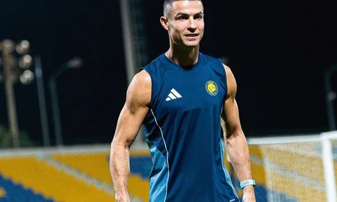 Ronaldo 40 tuổi đây sao?