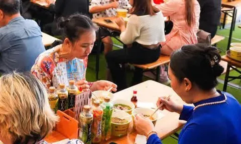 Tô phở mở đầu câu chuyện