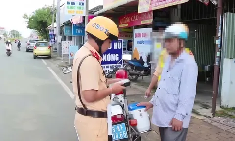 Sau cuộc nhậu, tài xế "méo mặt" vì bị tước bằng lái xe