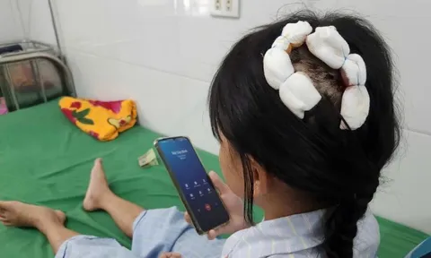 Bé gái bị cha dượng dùng búa bạo hành: Lời kể nghẹn ngào của nạn nhân