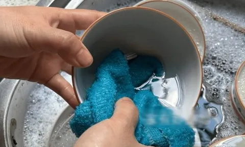 1 người rửa bát cả nhà mắc bệnh: 5 lỗi sai to đùng cần sửa ngay