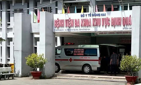 Đang rửa nhà, người đàn ông đột ngột ngã xuống nền, tử vong