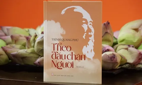 'Theo dấu chân Người' tái bản lần 9, có bản tiếng Anh