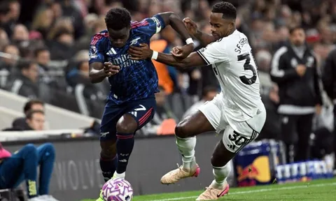 Arsenal hứng chịu chỉ trích dù dẫn đầu Ngoại hạng Anh