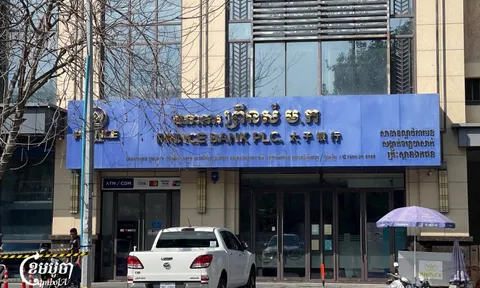 Thị trường tài chính Campuchia gặp “sóng gió”, người dân ồ ạt đến một nhà băng đòi rút tiền