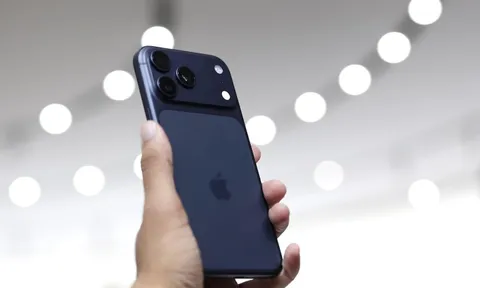 Cổ phiếu Apple phá đỉnh lịch sử nhờ iPhone 17