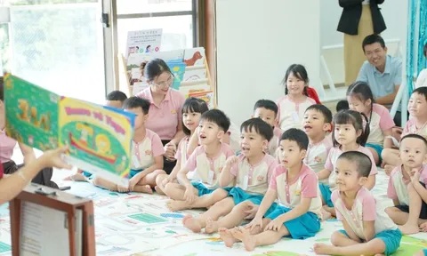 Những ánh mắt trẻ thơ ‘thèm’ sách