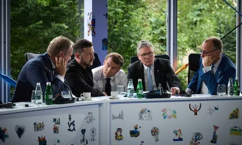 Ông Zelensky "trắng tay" về nước: 35 đồng minh tề tựu, mời ông Trump làm "chủ tọa" cuộc chơi lớn về Ukraine