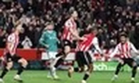 Liverpool thua tại Brentford, cân bằng chuỗi trận tệ nhất lịch sử Ngoại hạng Anh