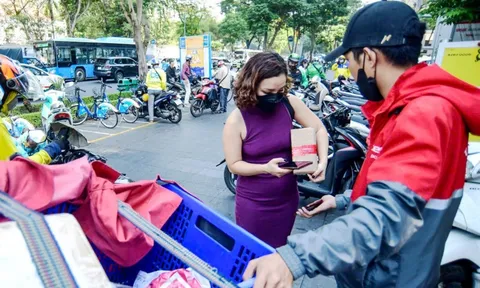 Sàn tăng phí trước mùa cao điểm, người bán hàng online lo sốt vó