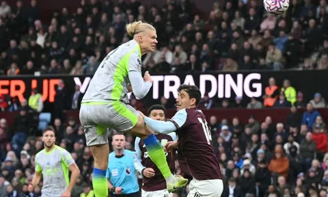 Man City thua sốc, bị MU đuổi kịp tại Ngoại hạng Anh