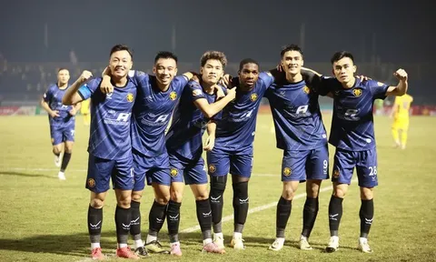 Sai lầm của SLNA giúp Thanh Hoá thắng trận đầu ở V-League 2025-2026