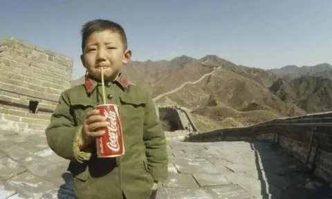 "Cậu bé Trung Quốc đầu tiên uống Coca-Cola" bây giờ ra sao?