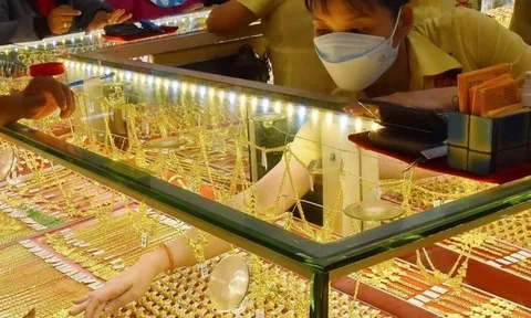 Giá vàng đồng loạt giảm mạnh