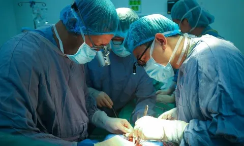 Một bệnh viện tại Việt Nam làm nên loạt kỳ tích "lần đầu tiên", khiến giới chuyên môn nể phục