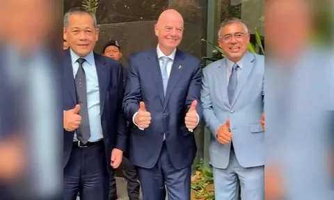 Bóng đá Malaysia rò rỉ bức ảnh gây "phẫn nộ", chủ tịch FIFA bị liên đới, Liên đoàn phải thanh minh